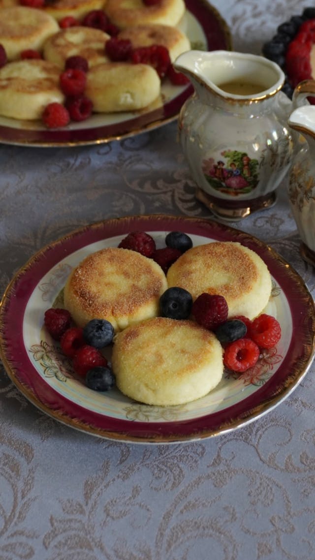 Photo of a cheesy, fried pastry